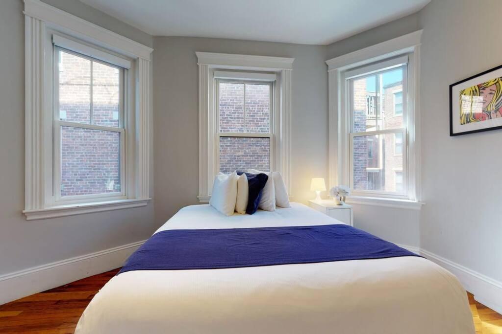 A Stylish Stay W/ A Queen Bed, Heated Floors.. #12 Brookline Exterior photo