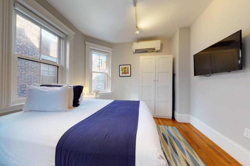 A Stylish Stay W/ A Queen Bed, Heated Floors.. #12 Brookline Exterior photo