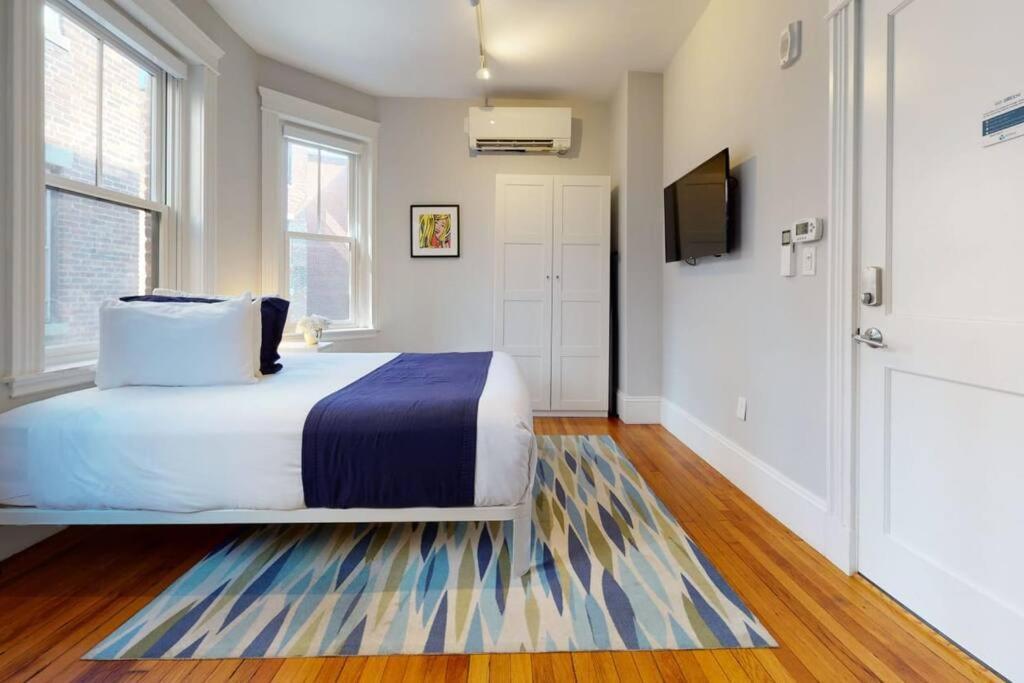 A Stylish Stay W/ A Queen Bed, Heated Floors.. #12 Brookline Exterior photo