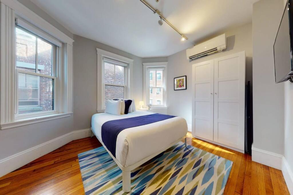 A Stylish Stay W/ A Queen Bed, Heated Floors.. #12 Brookline Exterior photo