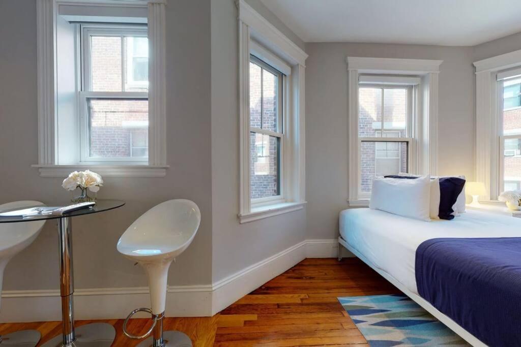 A Stylish Stay W/ A Queen Bed, Heated Floors.. #12 Brookline Exterior photo