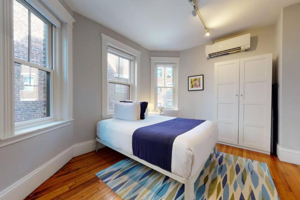 A Stylish Stay W/ A Queen Bed, Heated Floors.. #12 Brookline Exterior photo