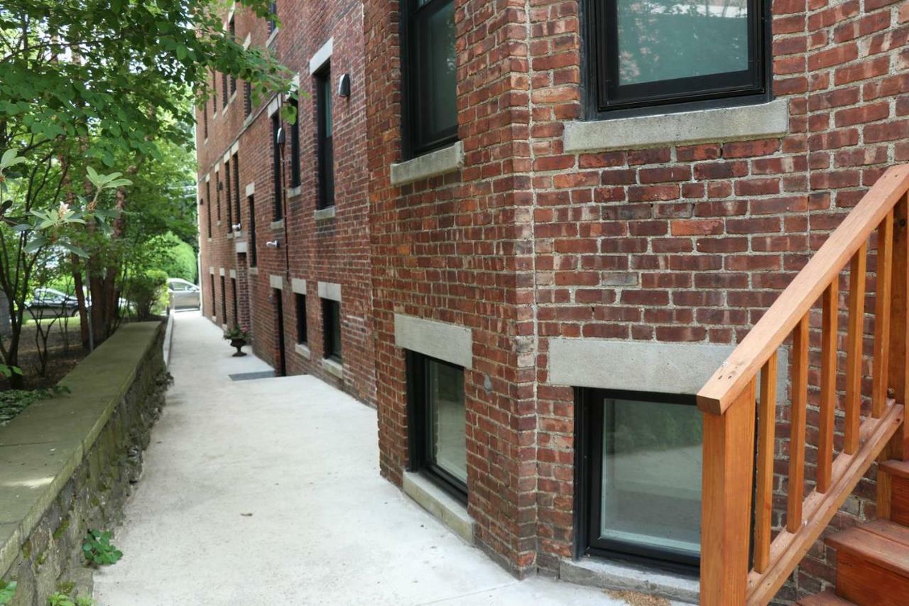 A Stylish Stay W/ A Queen Bed, Heated Floors.. #12 Brookline Exterior photo