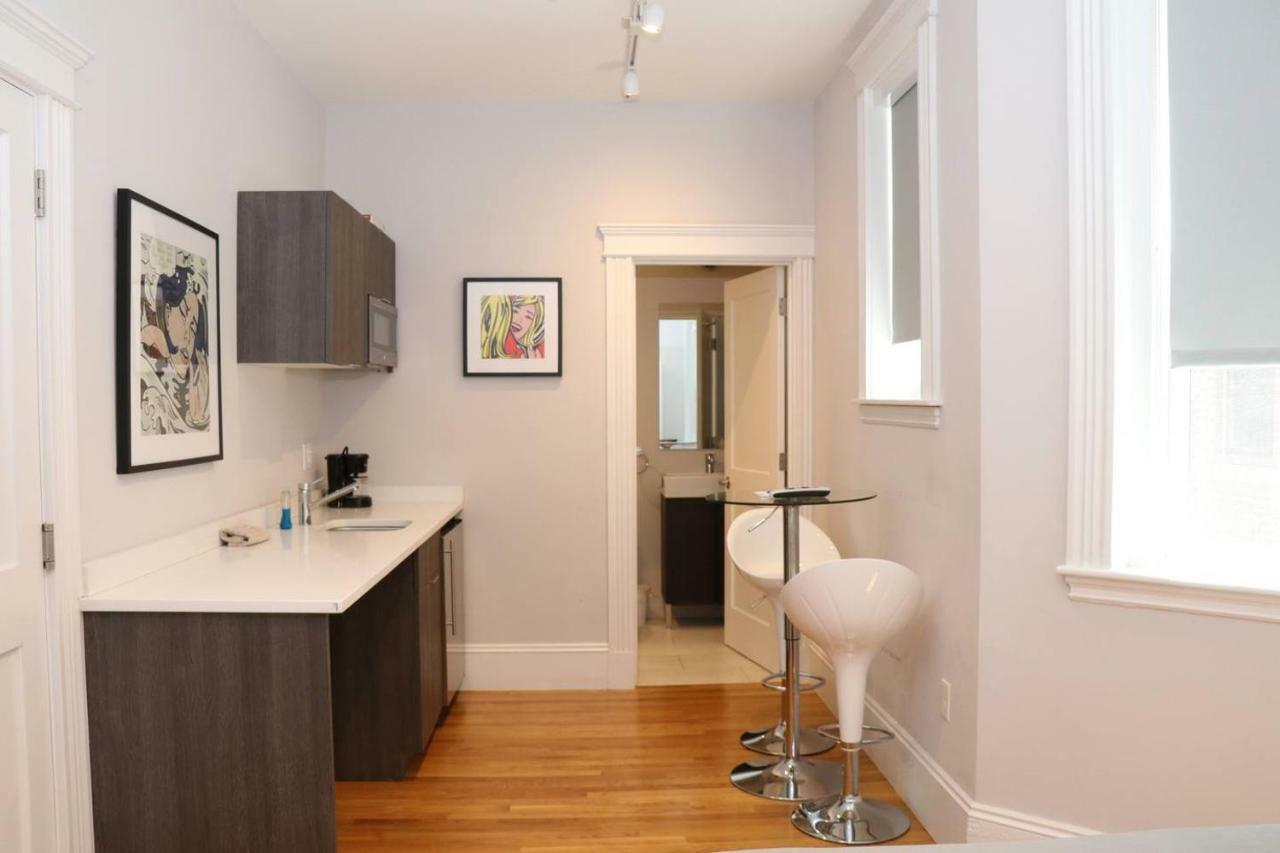 A Stylish Stay W/ A Queen Bed, Heated Floors.. #12 Brookline Exterior photo